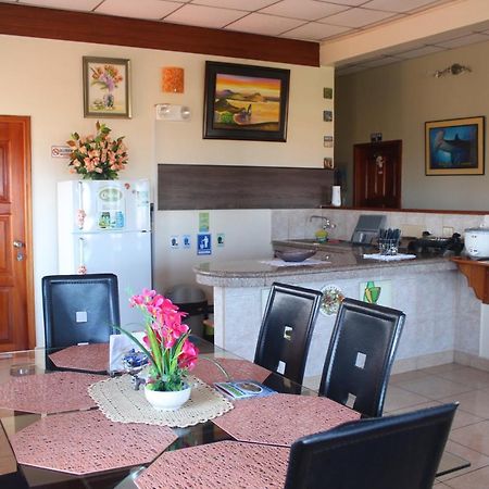 Hostal Romy Puerto Baquerizo Moreno Exterior foto