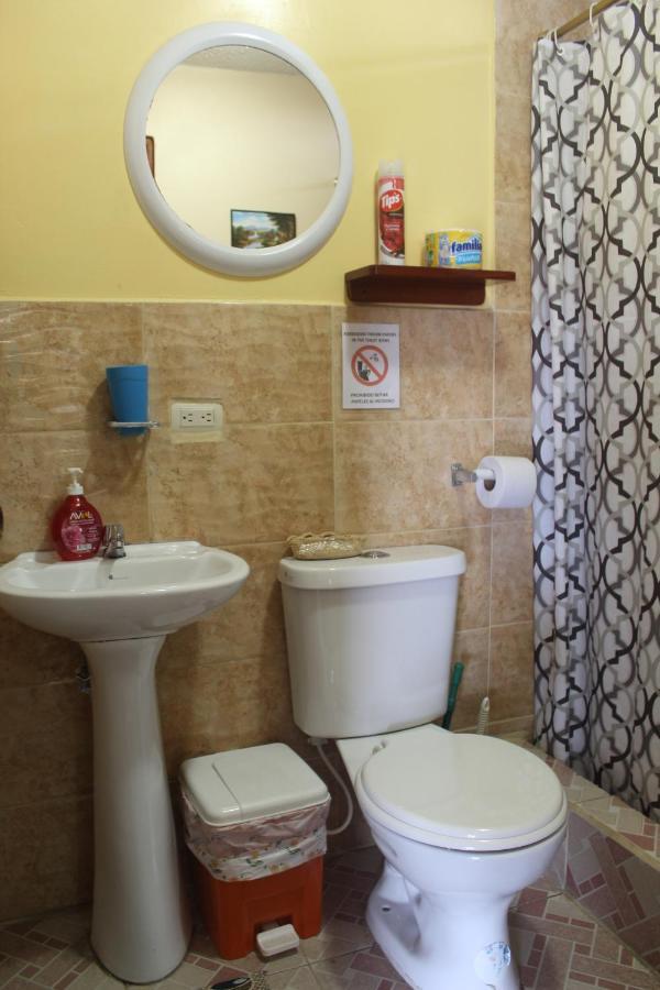 Hostal Romy Puerto Baquerizo Moreno Exterior foto